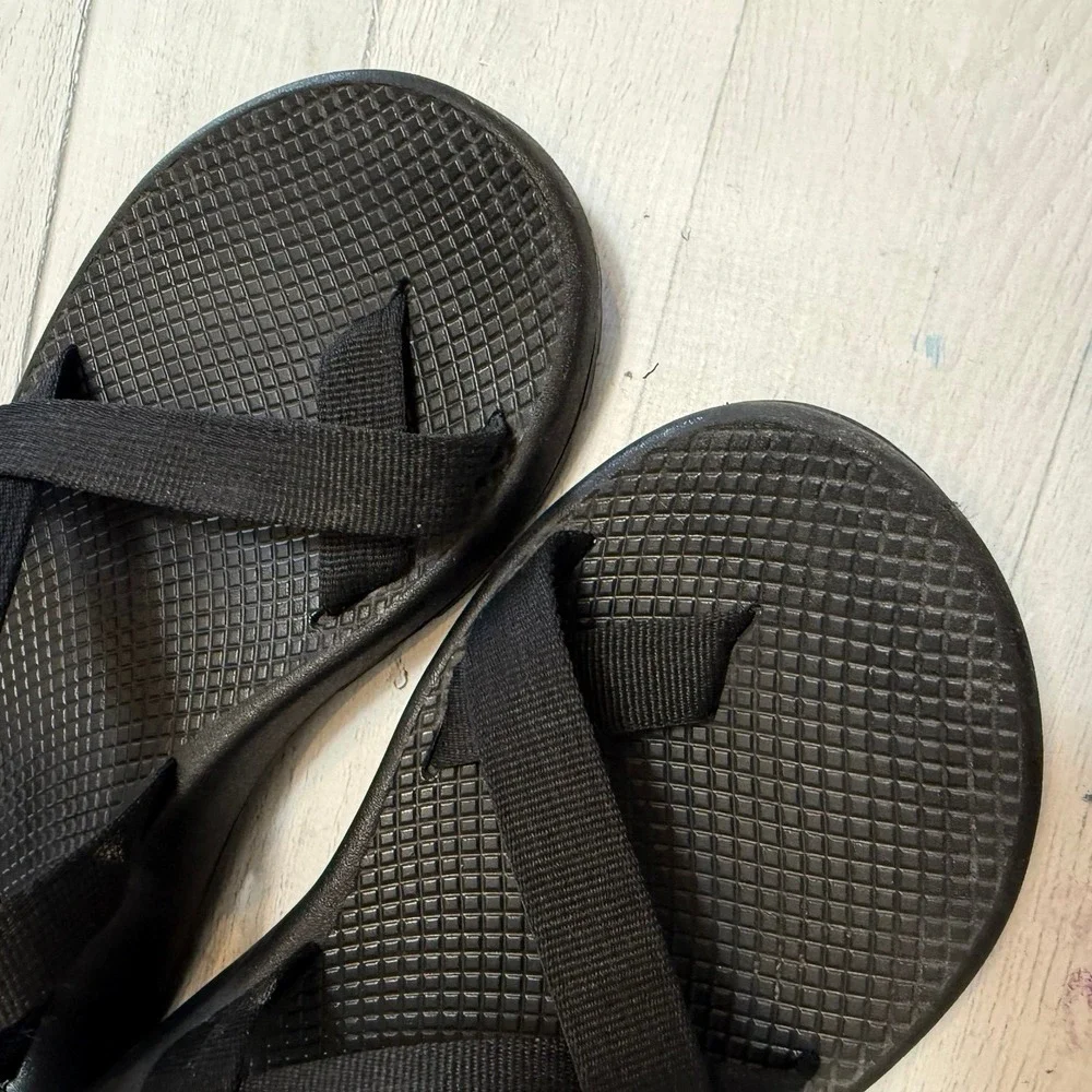 Chaco men's black‎ classic strappy sandals size 9